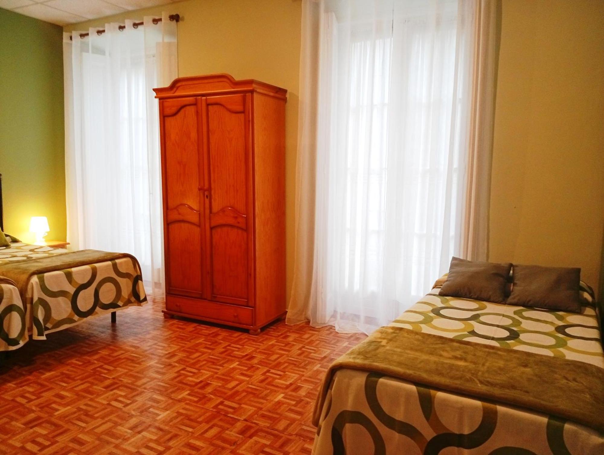 Hospedaje Don Pelayo Gijon Room photo